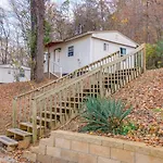 Cozy Knoxville Cottage With Deck, Grill, Fire Pit!