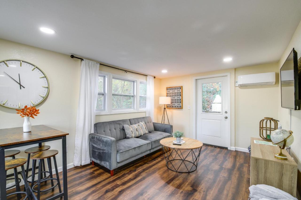 Cozy With Deck, Grill, Fire Pit! *