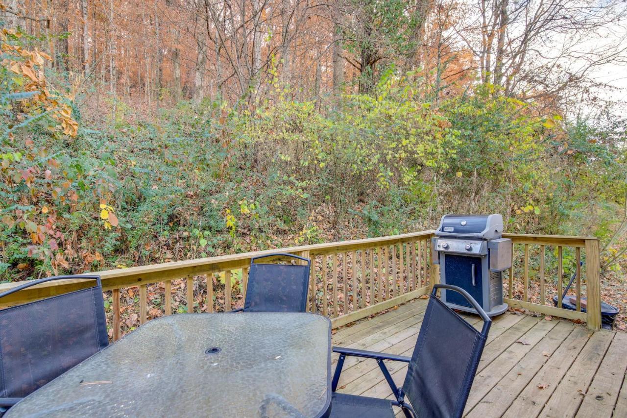 Holiday home Cozy With Deck, Grill, Fire Pit!