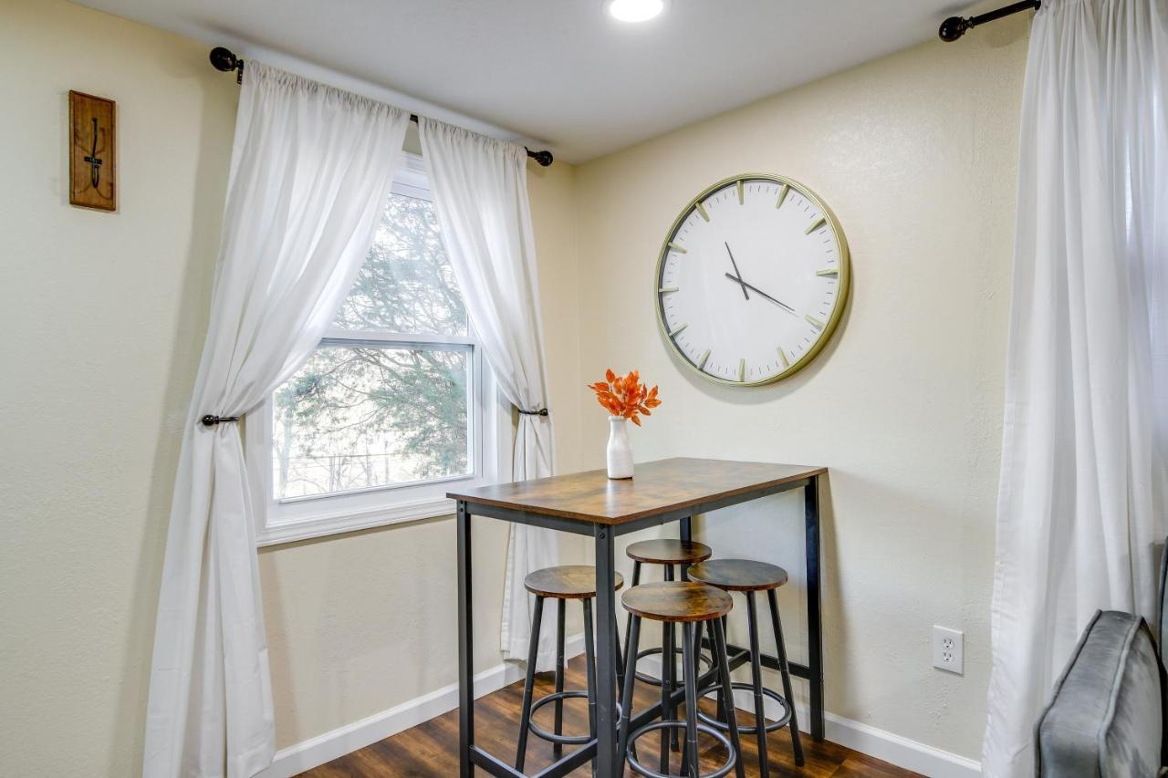 Cozy With Deck, Grill, Fire Pit! Knoxville